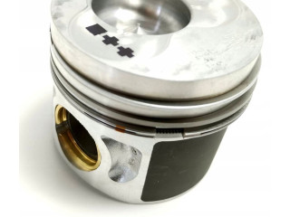 Píst 038107065HT   Audi A4 S4 B5 8D     