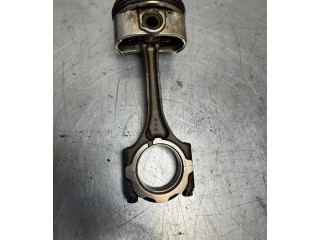  Поршень с шатуном 2ZR-FXE 131010T040  Toyota Prius (XW30)  