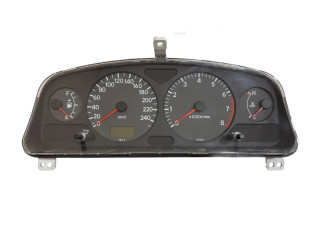 Přístrojová deska  Toyota Avensis T220 2000 8380005380  