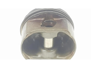 Píst 11251739786, 1111AA   BMW 3 E36  pro benzínový motor 1.8  
