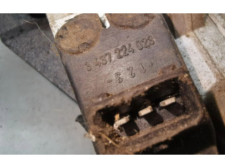 Vstřikovací lišta 0438121011, 026133353   Audi 80 90 B3     