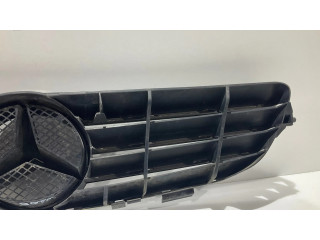 Верхняя решётка Mercedes-Benz CLK A209 C209 2002-2009 года A2098800183, 2098800183      