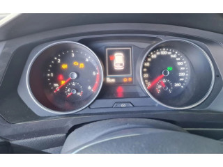 Панель приборов    Volkswagen Tiguan       