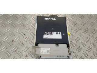   Pojistková skříňka 892210D120, 8273052L70   Toyota Yaris 2013