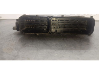 Блок управления двигателем Блок управления 0281019008   Opel Zafira C