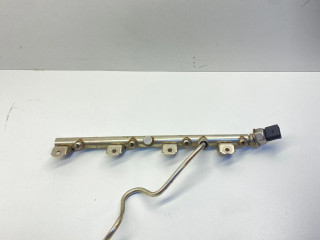 Vstřikovací lišta 7537319, 1214215243   BMW 5 F10 F11  pro benzínový motor 4.4  