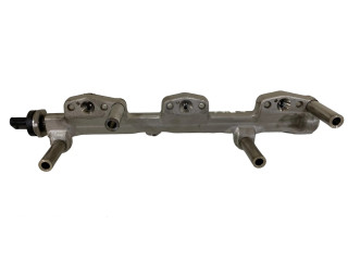 Vstřikovací lišta 8694197, 135301   BMW 2 F45  pro benzínový / Электричество motor 1.5  