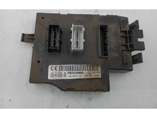 Блок управления P8200409680v   Renault Trafic II (X83)