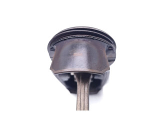 Píst A16XER   Opel Astra J    A16XER 