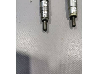 Vstřikovač 236700R030   Toyota Auris 150     