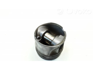 Píst    BMW 3 E90 E91  pro naftový motor 3.0  