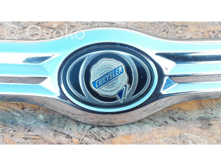 Передняя решётка Chrysler Pacifica  04857662AD      