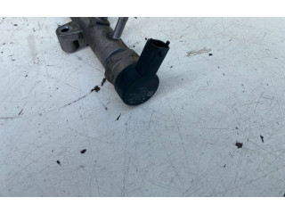Vstřikovací lišta 30777759, 0445215025   Volvo V60    D5204T2 