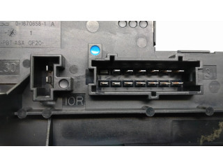   Pojistková skříňka 016706581, A0025422619   Mercedes-Benz E W212 2010