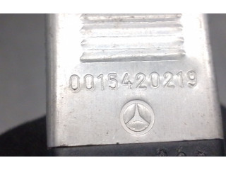   Pojistková skříňka 0015420219, 4RD00412200   Mercede-Benz S W126 1988