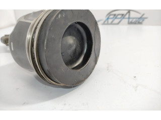  Поршень  82L175, F052  Volvo XC60  