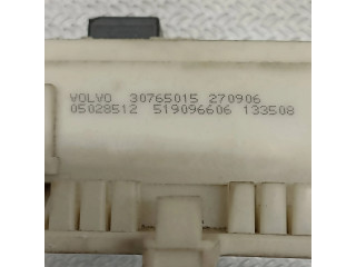 Блок предохранителей 30765015, 519096606   Volvo S40    