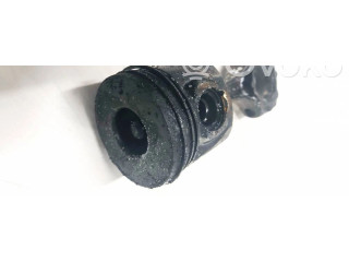 Píst 82L73, 82L73   Toyota Avensis T250     