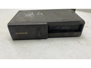 Радио/ проигрыватель CD/DVD / навигация    Audi  A4 S4 B5 8D  1994 - 1999 года