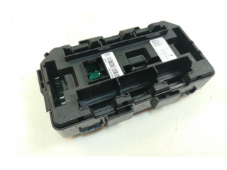   Pojistková skříňka 922487904   BMW 1 F20 F21 2012