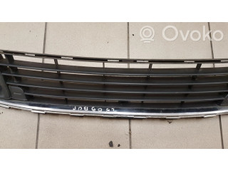 Передняя решётка Citroen C5 2008-2016 года 9681052677      