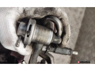 Vstřikovací lišta 058133681   Volkswagen PASSAT B5.5     
