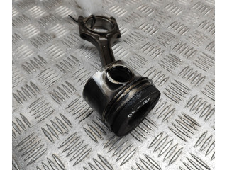 Píst 31339777, 31401216   Volvo V60     