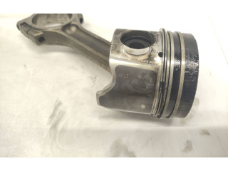  Поршень  7701476499, 7701476250  Renault Trafic II (X83)  