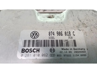 Блок управления двигателя 074906018C, 0281010082   Volkswagen Transporter - Caravelle T4