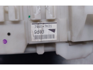 Pojistková skříňka Řídící jednotka BSM 8273012400   Toyota Corolla E140 E150 2008