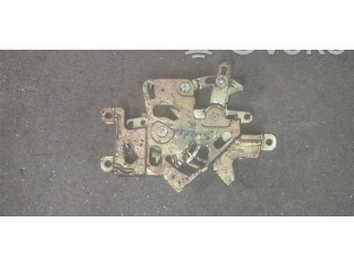 Замок багажника     Nissan Serena  -  года
