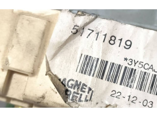Блок предохранителей 51711819   Fiat Stilo 2003
