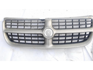 Передняя решётка Chrysler Stratus 1995-2001 года 4630742      