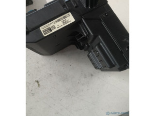   Pojistková skříňka 30786476   Volvo XC90 2002