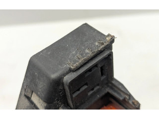   Pojistková skříňka 6906588, 518811054   Toyota Avensis T270 2016