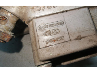 Vstřikovací lišta 0438121011, 026133353   Audi 80 90 B3     