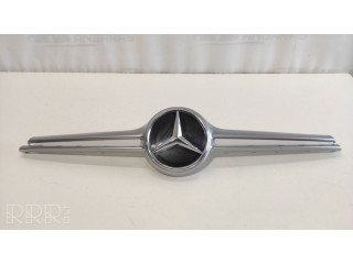 Верхняя решётка Mercedes-Benz CLA C118 X118 2019- года A0008880400, A1188882100      