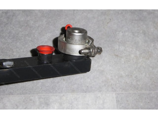Vstřikovací lišta 13531748583   BMW 3 E30    M20 