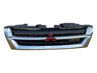 Верхняя решётка Mitsubishi Pajero 2003-2006 года MR387981      