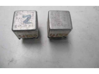Pojistková skříňka Řídící jednotka BSM 015420219, 4RD00412200   Mrcedes-Benz E W124 1988