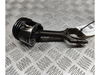 Píst 31339996, 31401216   Volvo V60    D 5204 T2 