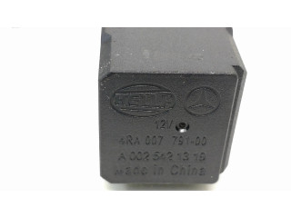   Pojistková skříňka 016706581, A0025422619   Mercedes-Benz E W212 2010