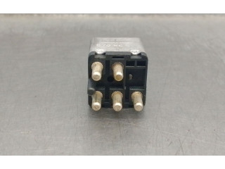   Pojistková skříňka 0015420219, 4RD00412200   Mercede-Benz S W126 1988
