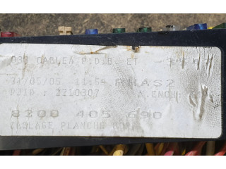 Блок предохранителей 8200405690, 2210307   Renault Master II