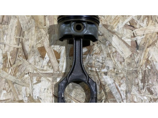 Píst 7843123704, 111213676   BMW 5 F10 F11  pro benzínový motor 4.4  