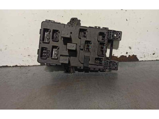 Pojistková skříňka Řídící jednotka BSM 8273005010, 05810530   Toyota Avensis T220 2000