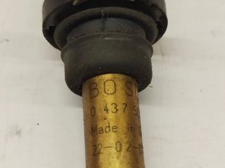 Vstřikovač 0437502047   Mercedes-Benz E W124  pro benzínový motor 2.6  