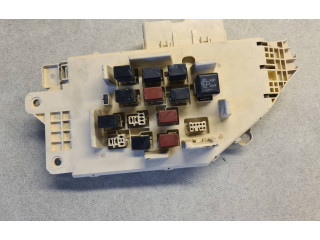   Pojistková skříňka 8273360032   Toyota Land Cruiser (J100) 2001
