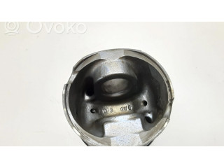 Píst 8487E   BMW 3 E90 E91  pro naftový motor 2.0  