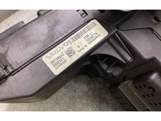   Pojistková skříňka 30728542, 05W241   Volvo XC70 2005